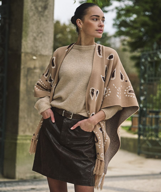 Poncho print-sand
